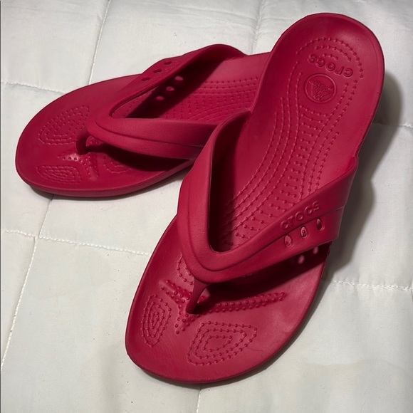 CROCS Vibrant Pink Flip Flop Thong Sandals - Picture 3 of 5